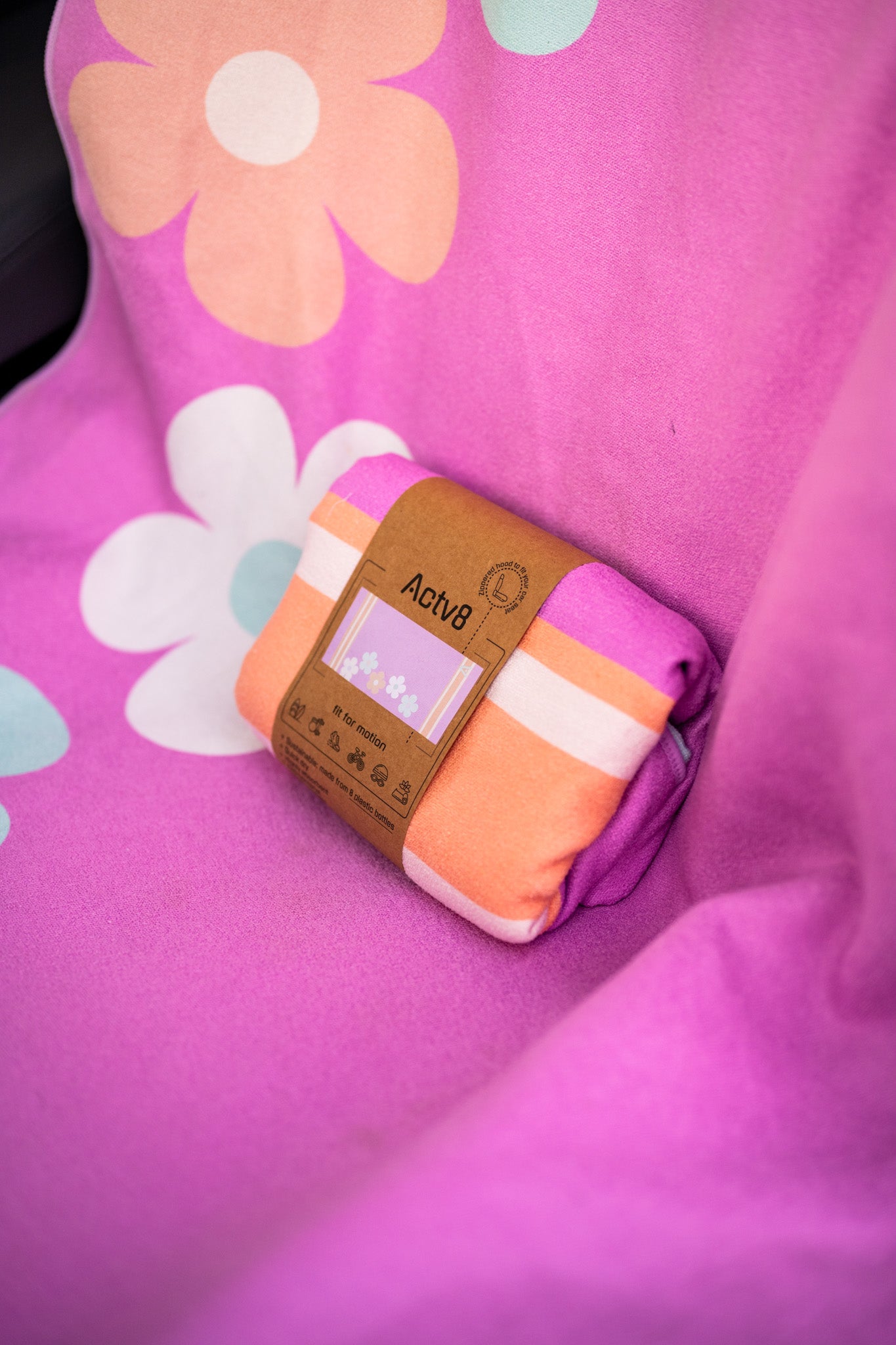 Dense split microfibre fabric of the Zip Pocket Car Seat Towel