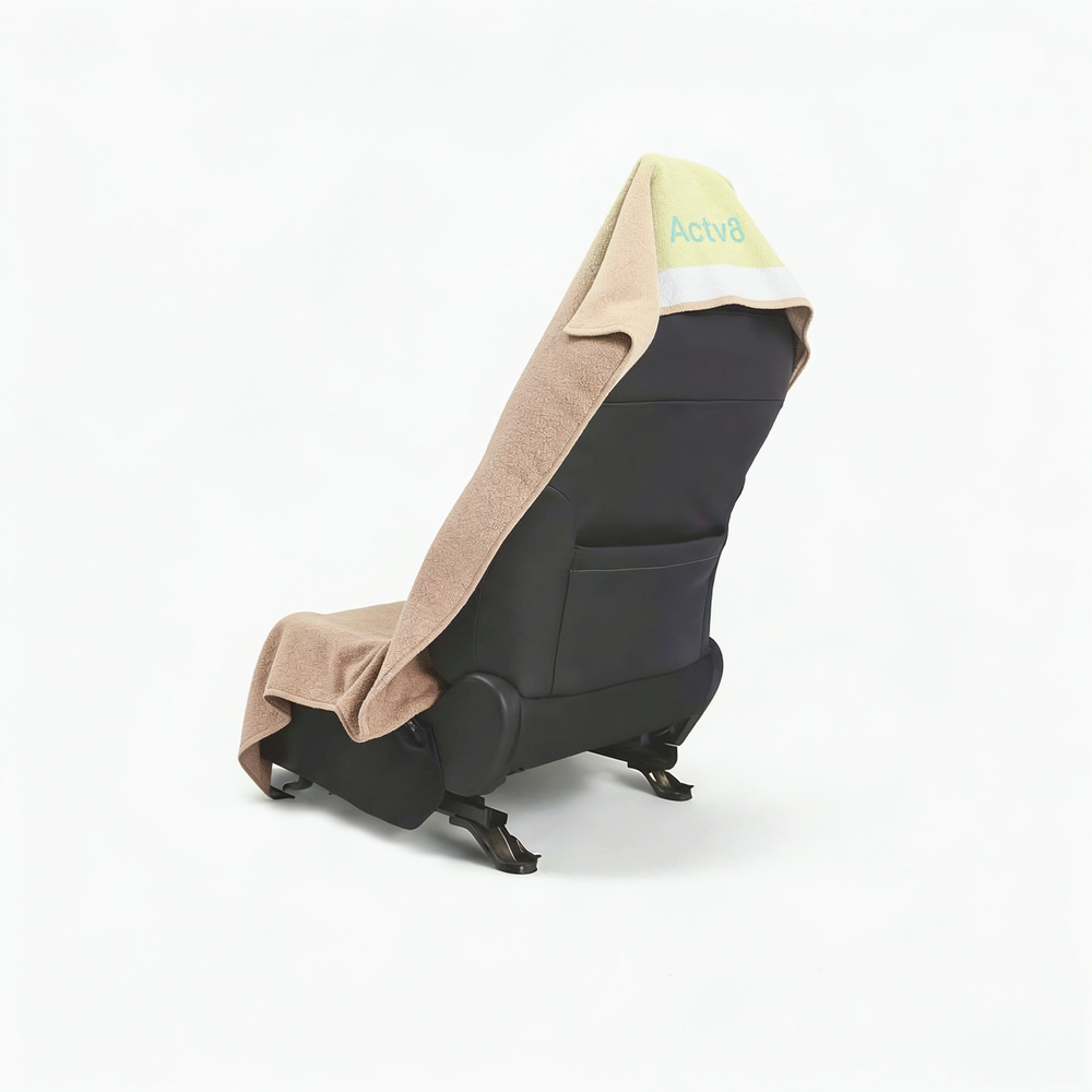 SCANDI zip pocket car seat towel - back