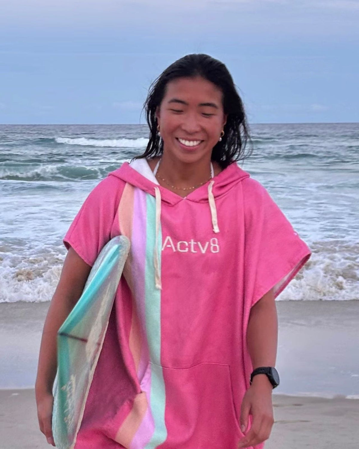 Changing Poncho in Issy, worn at the beach